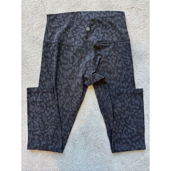 EUC LULULEMON high rise align gray camo pant Sz 8, 25” $100 E7 - Picture 2 of 6